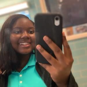 Meet your Posher, Raela